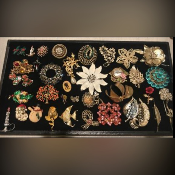 Jewelry - Vintage Pin Collection